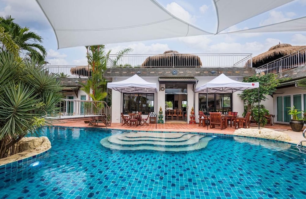 Sahaswara Luxury Villa Pattaya