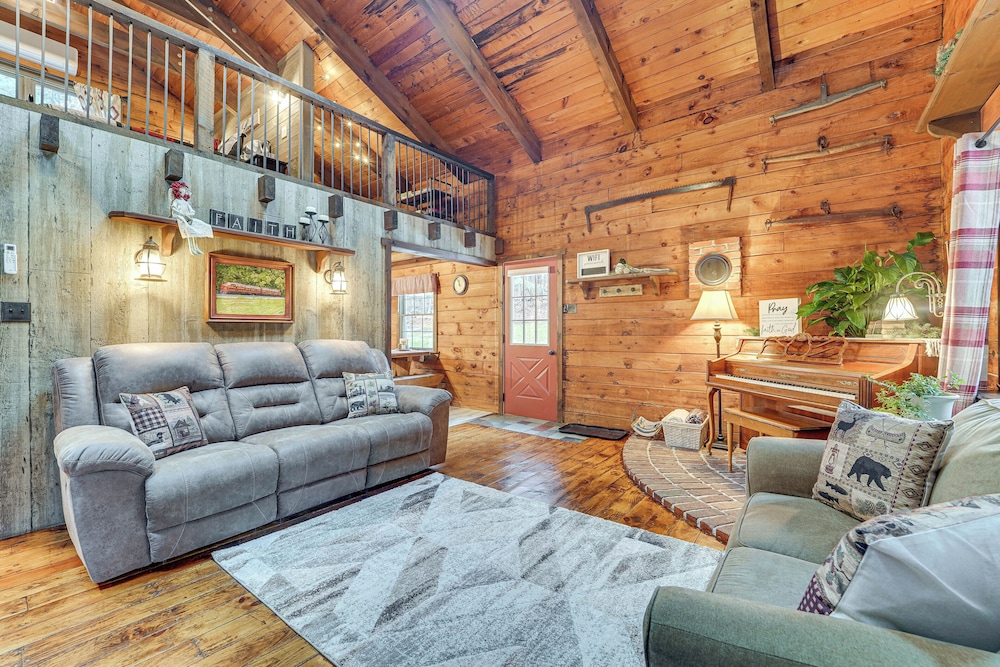 Family-friendly Tyrone Cabin w/ Deck Near Hiking