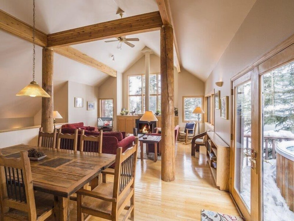 Cool Ridge Town Home at Summerwood 3 Bedroom Holiday home by Key to the Rockies