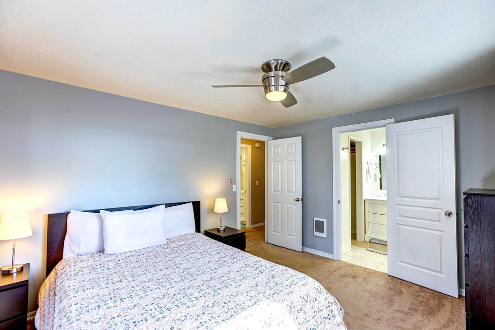 Pet-friendly Bend Home ~ 2 Mi to Downtown view 4