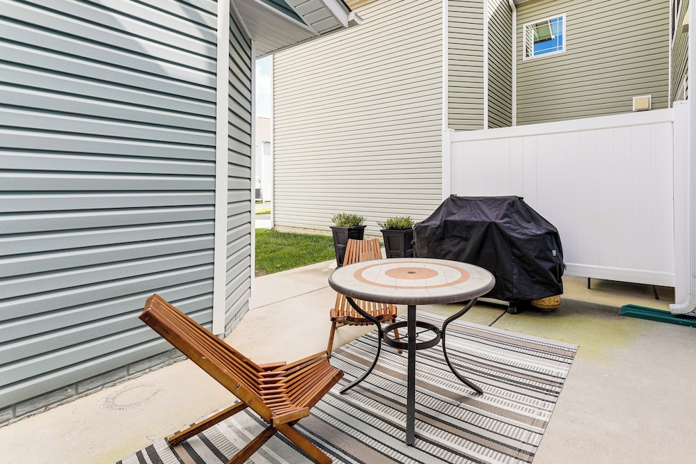 Spacious Townhome 2 Mi to Bethany Beach Boardwalk