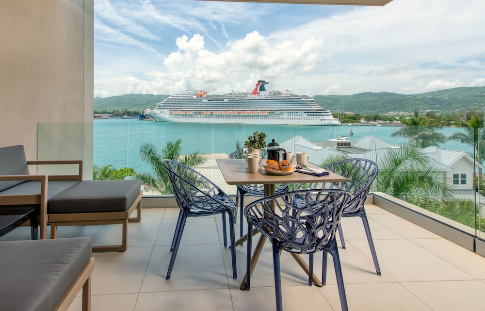 Luxury Oceanside Retreat at Soleil Residences