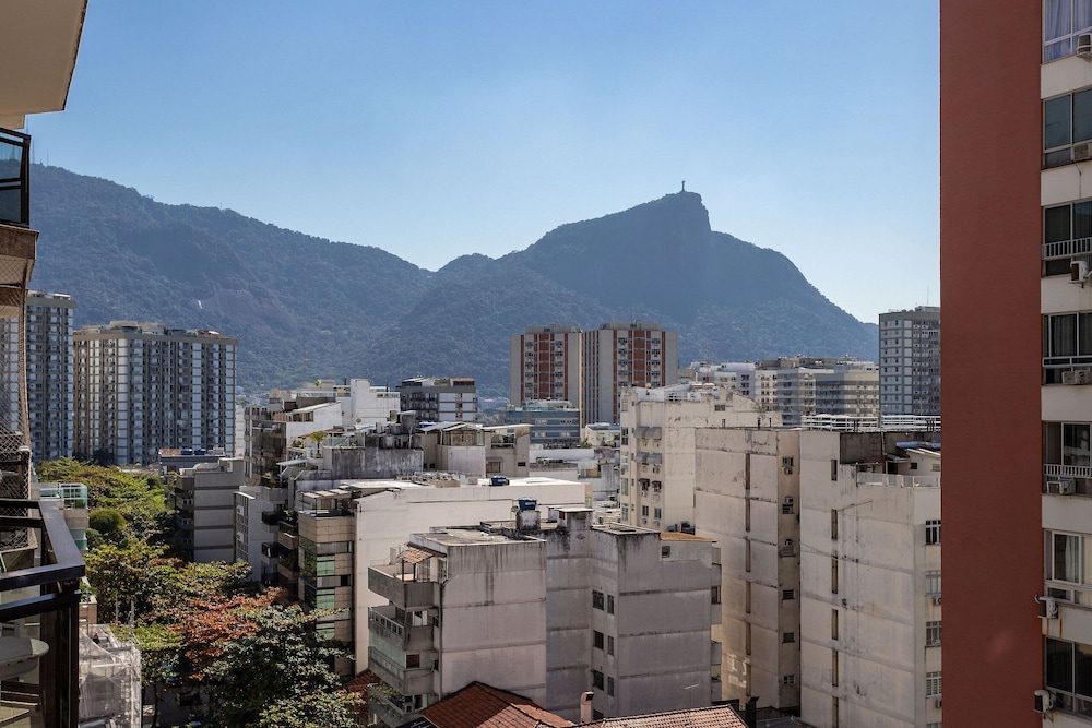 (902-A) Apartamento com Suíte no Coração Leblon