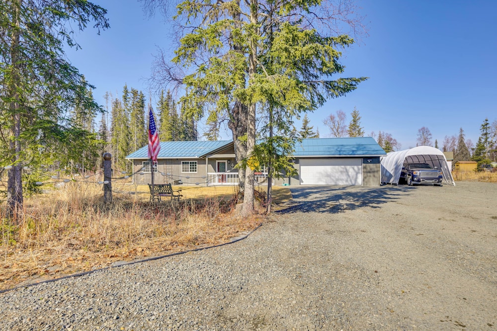 Yard Space w/ Fire Pit: Kenai Getaway!