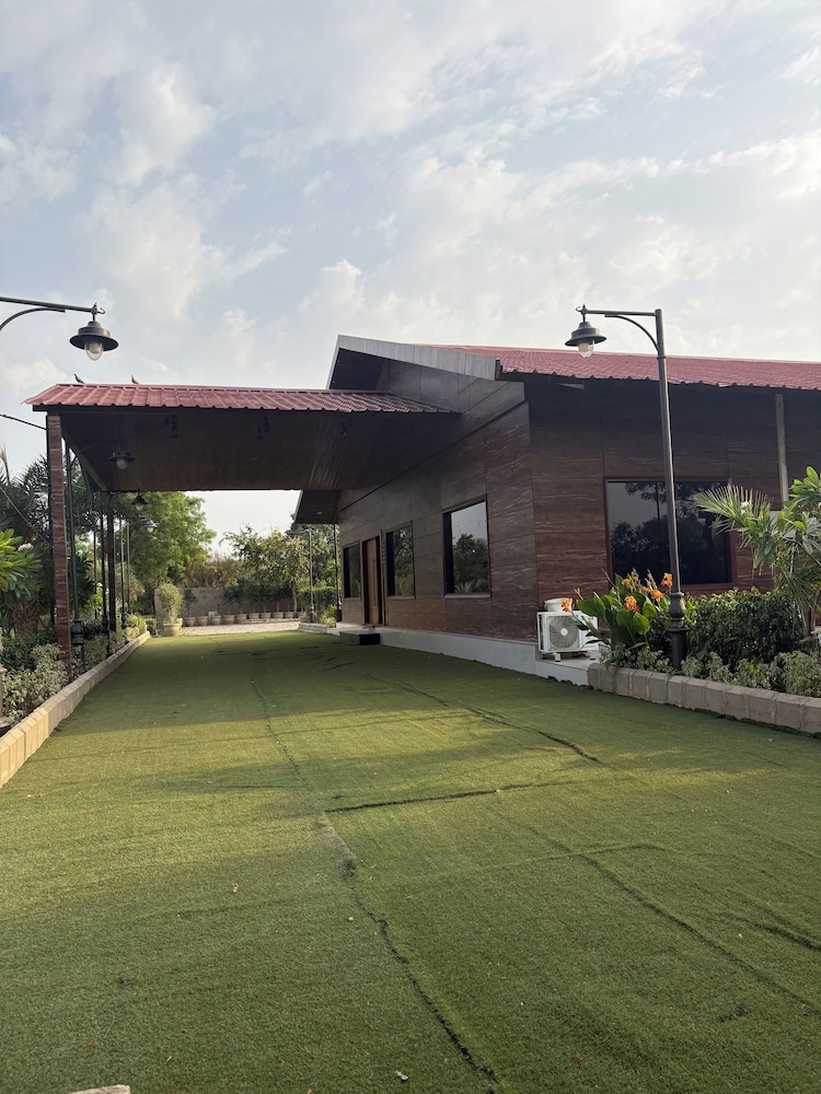 The Greenwood Farm And Lawn -Bijwasan