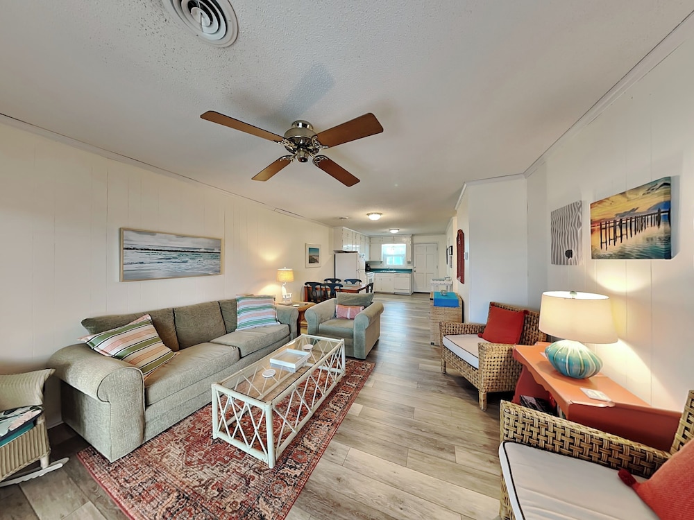 Catch A Wave by Topsail Realty