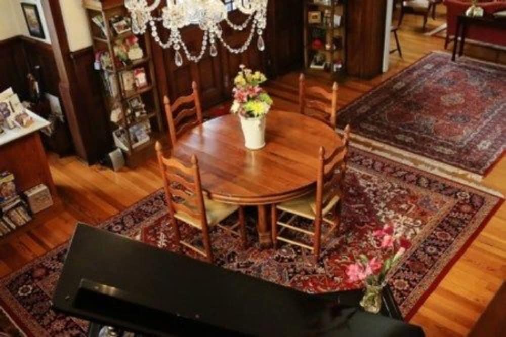 Berea Vacations - The Bennett House Bed  Breakfast - Property Image 3