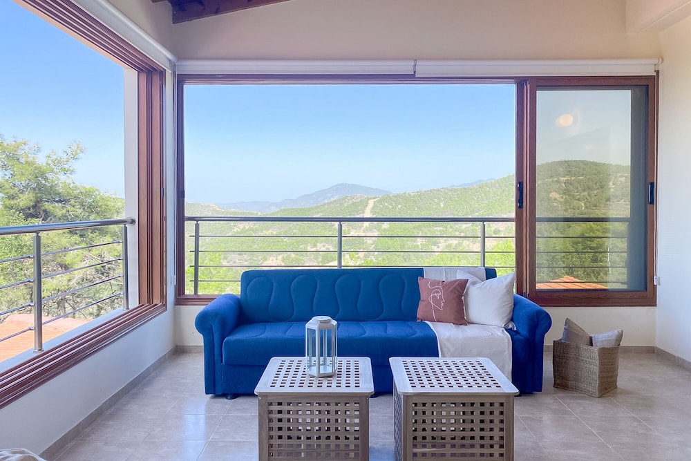 Phaedrus Living Serenity Villa Lysos