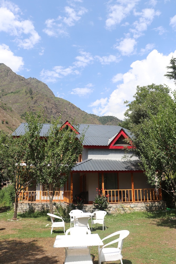 Boho Grove Cafe and Stay