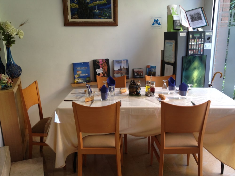 Tarragona Vacations - Hotel Cosmos Tarragona - Property Image 3