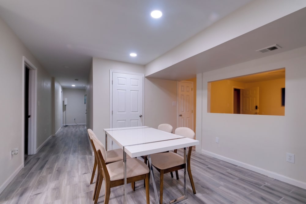2 Mi to Umd: Apt w/ Free Parking in Silver Spring!