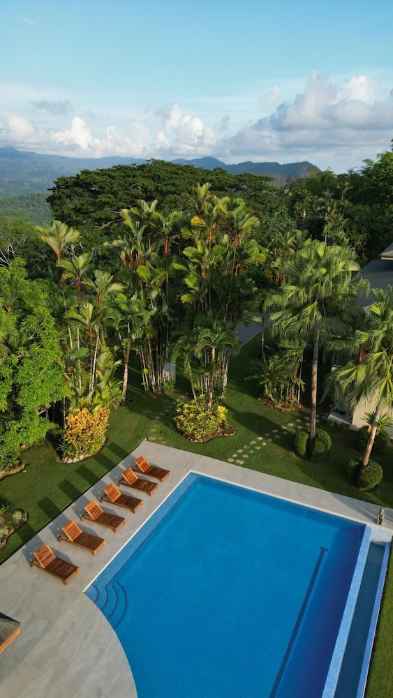 Lamangata - Luxury Surf Resort