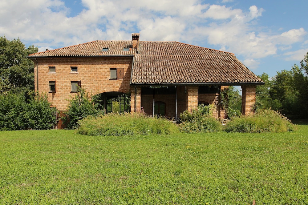 Villa Poggio Zucchino Pool and Wellness Piacenza