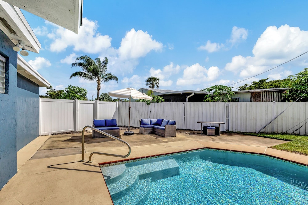 Sunshine Villa w/ Private Pool