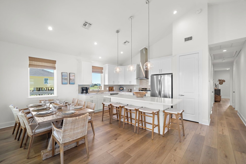 Pelican Perch by Ryson Vacation Rentals