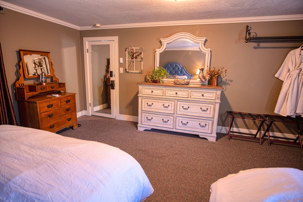 Ashland Vacations - Country Willows Inn and Estate - Property Image 33