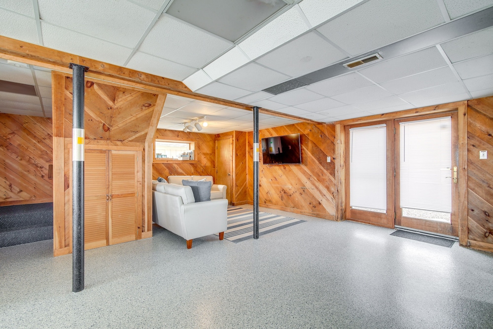 Serene Mattapoisett Home w/ Private Beach Access!