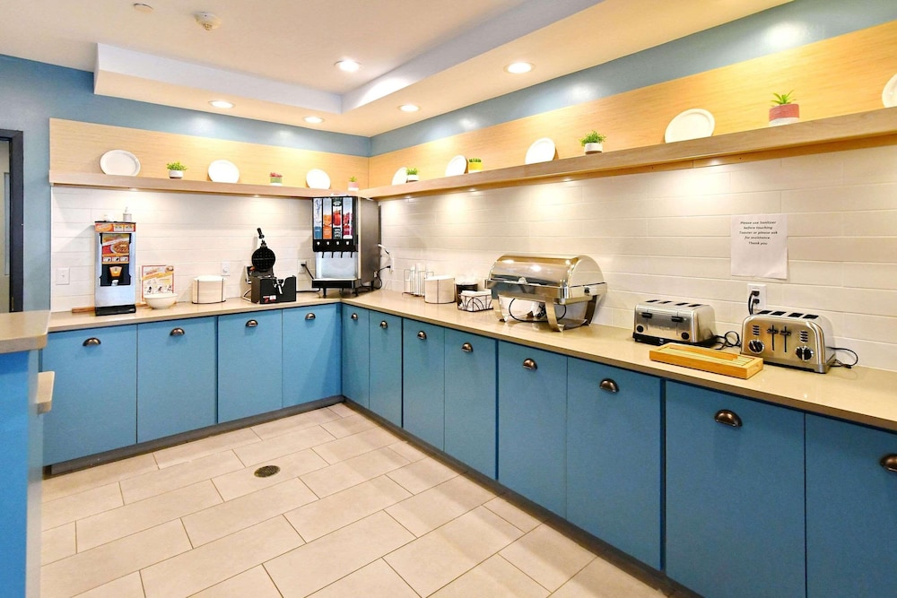 Country Inn & Suites by Radisson, Mount Morris, NY