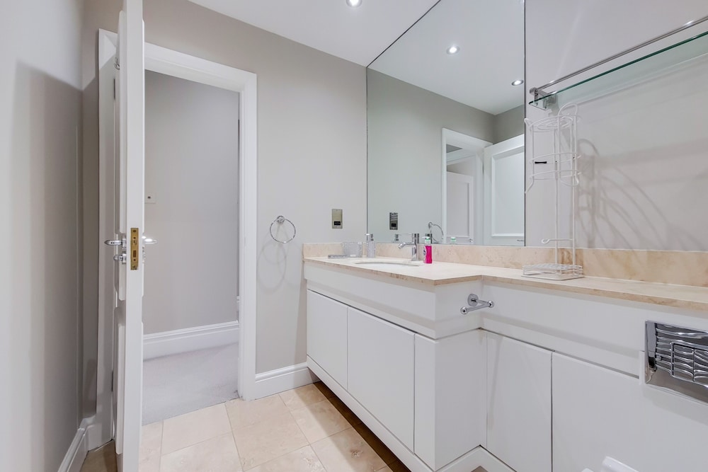 The Knightsbridge Residences