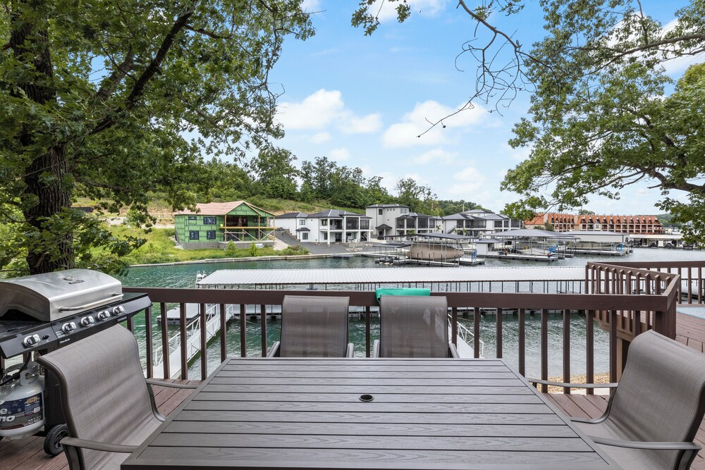 Our Cove Retreat - Perfect for Wave-free Swimming, Tanning & Prime Location Fun!