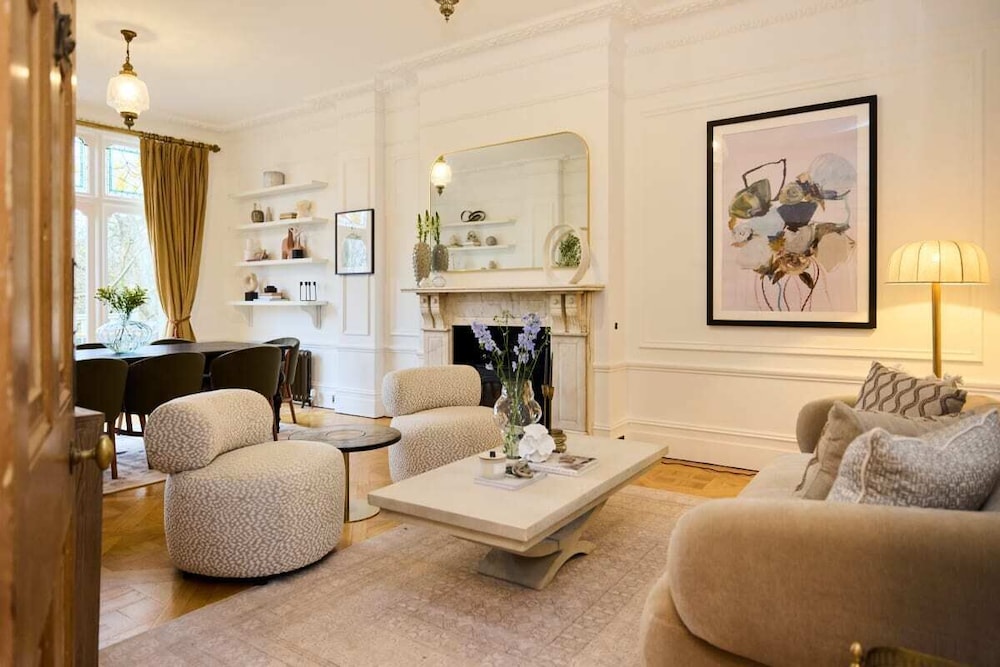 The Rosebery Retreat - Inviting 4bdr With Garden