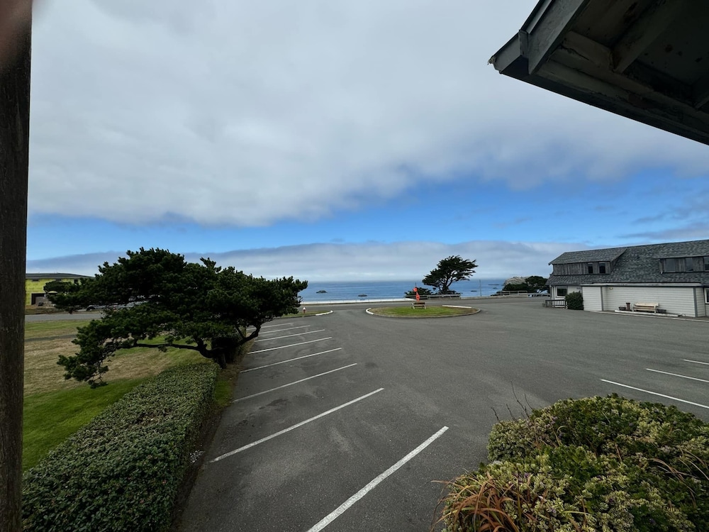 Sunset Oceanfront Lodging