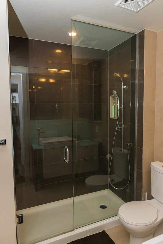 Sarkar Suites - CN Tower Rogers Centre