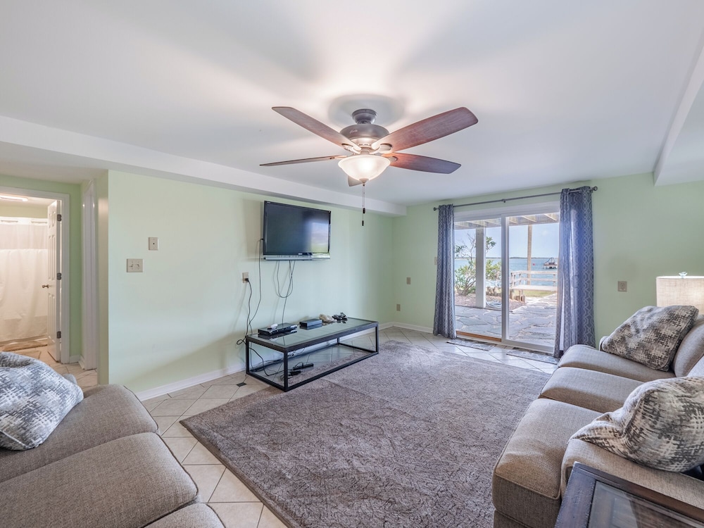 Bear's Den by Topsail Realty