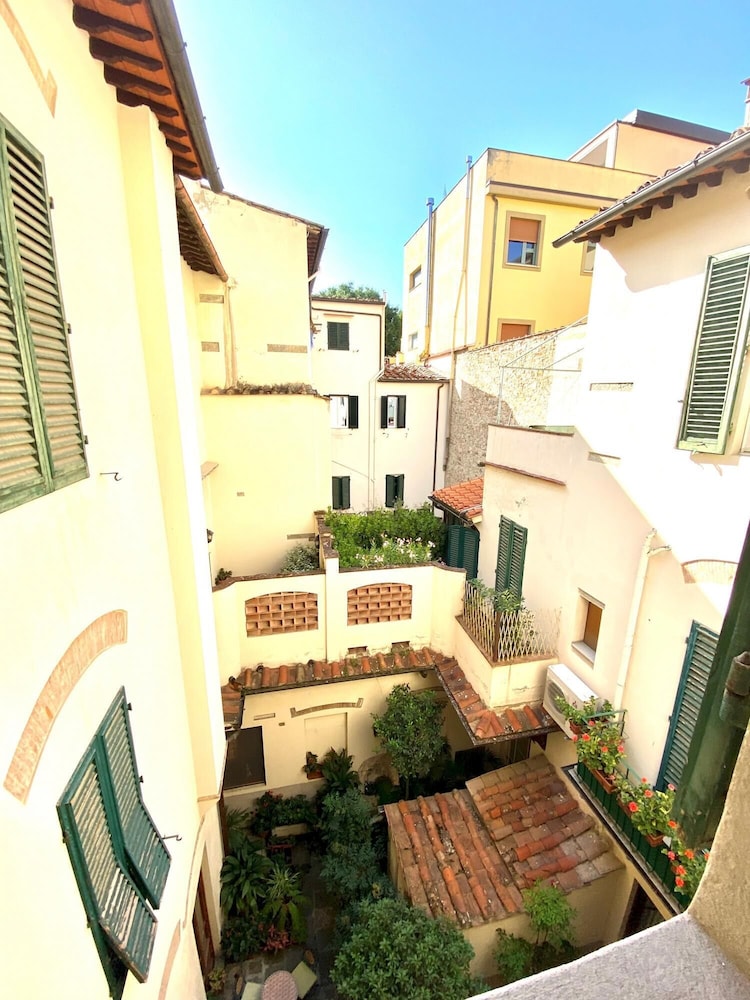 Laura 50 in Firenze With 6 Bedrooms and 3 Bathrooms