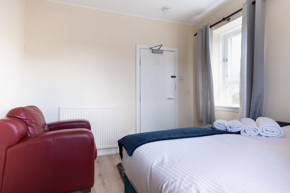 Novelty Suites - Powis Circle view 2