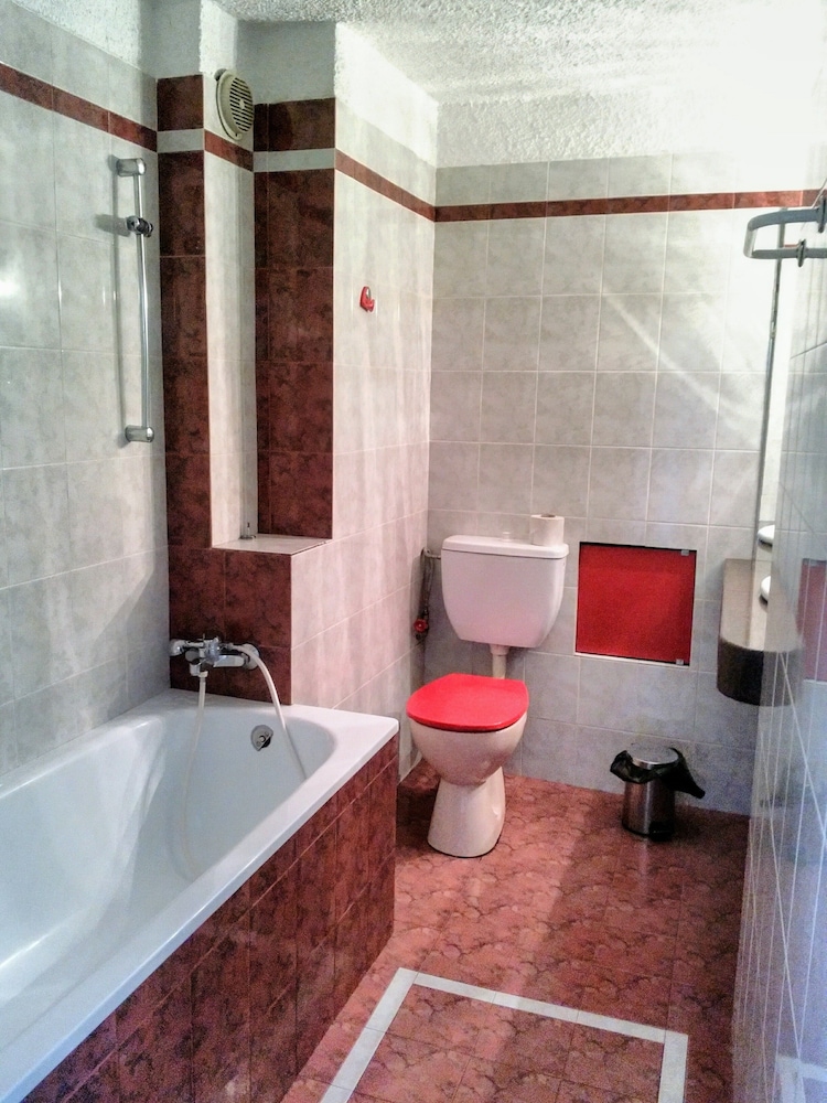 Guest rooms Repos