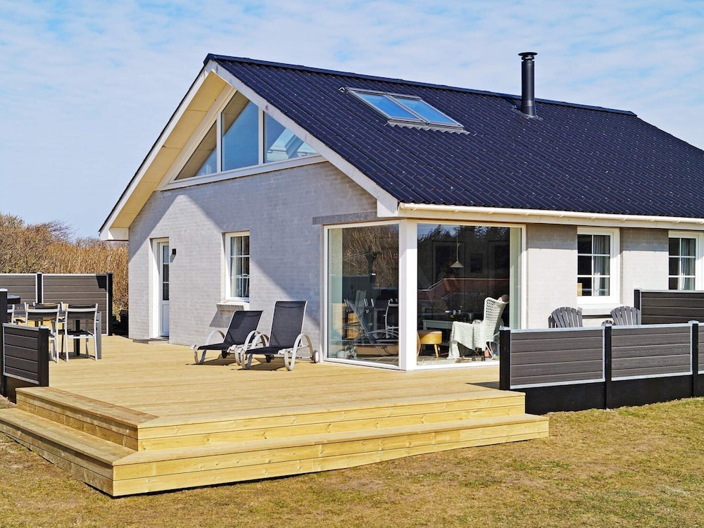 Cozy Holiday Home in Lokken near Sea