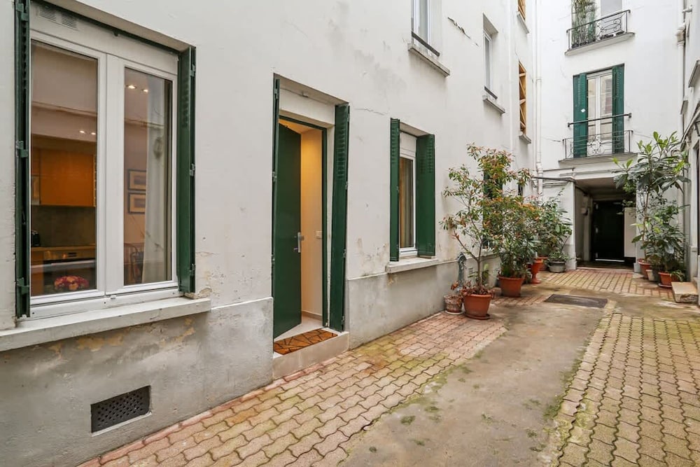Nid Douillet 2 pas du Marais