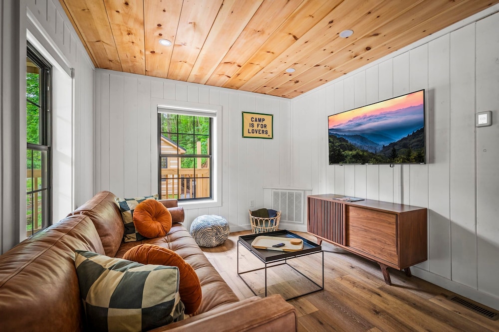 2bdrm Cabin 2 Gburg Pet Friendly Fire Pit Game