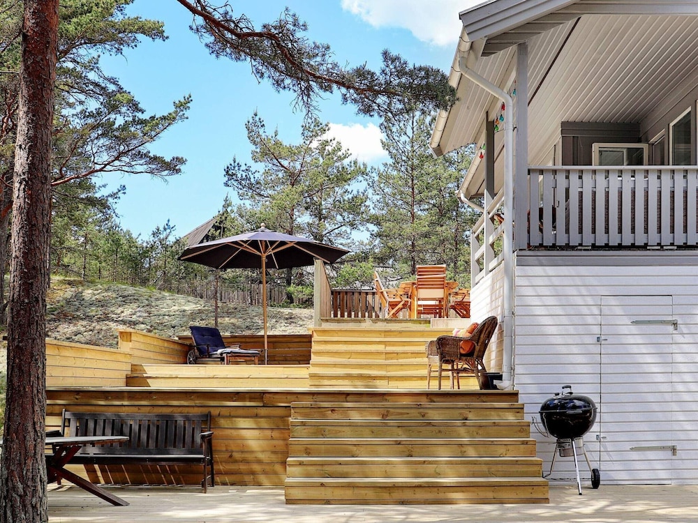 10 Person Holiday Home in Yngsjo view 4