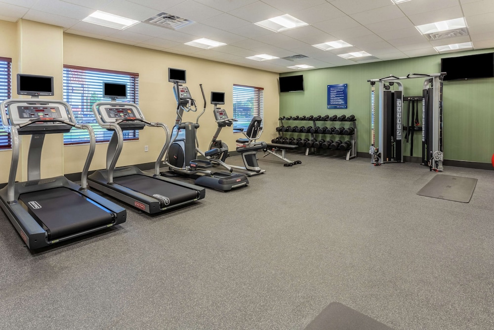Burlington Vacations - Hampton Inn  Suites Burlington - Property Image 12