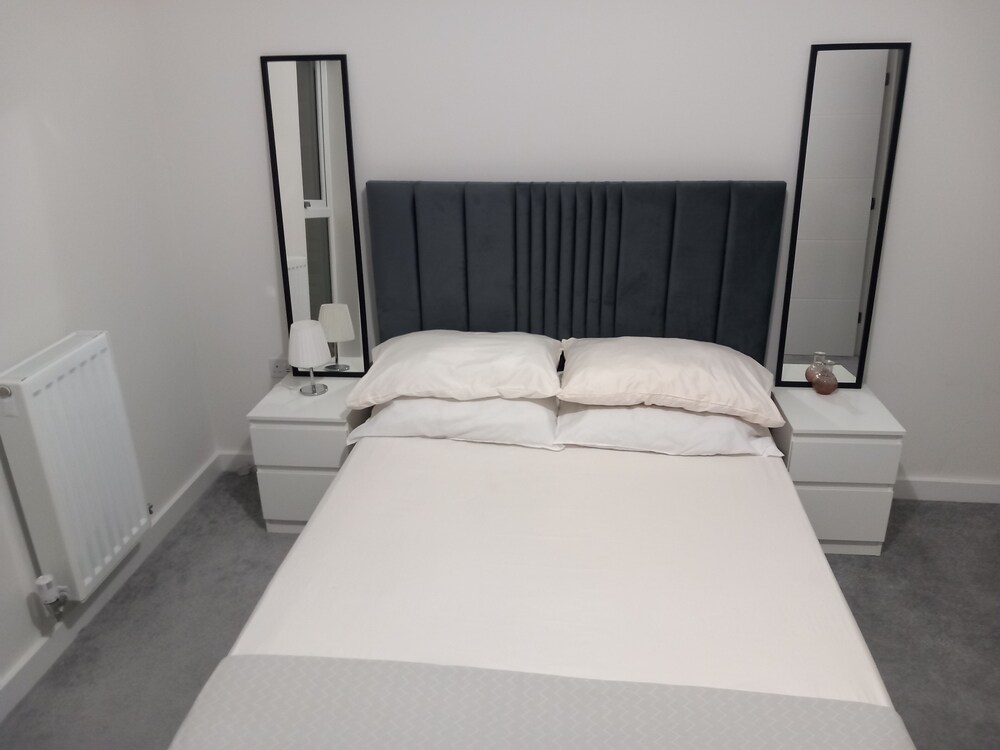 Room-charming Loughton Apartment With Ba