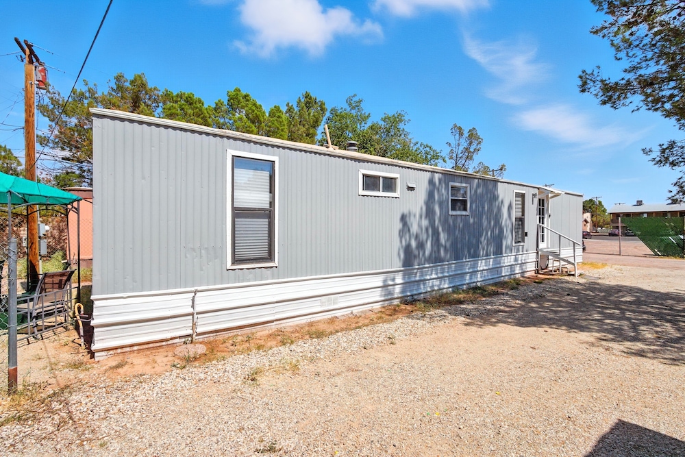 Desert Haven Cozy 2-Bedroom Mobile Home Near NMSU 2 Home
