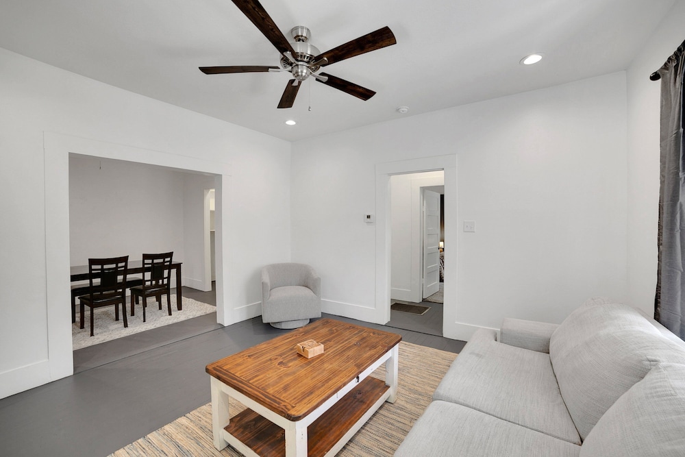 Magnolia House Walk To Festival Park 3 Bedroom Home