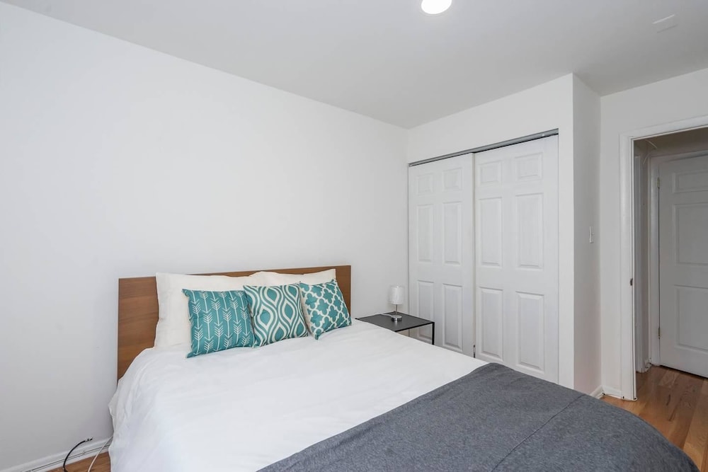 Perfect Downtown Apt w/ Free 2 Car Parking view 2