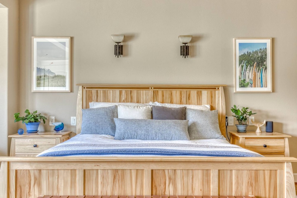Oceanfront Comfort Style Luxury Hot Tub Wifi 600 35