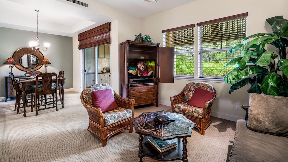 Peaceful Mauna Lani Getaway - Pool, Golf & Private Beach Access - Vrkcv