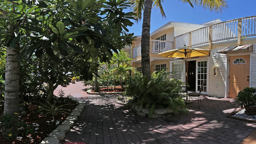 Hotel Manatee Bay Inn - Near Fishing Pier Fort Myers Beach - Image 1