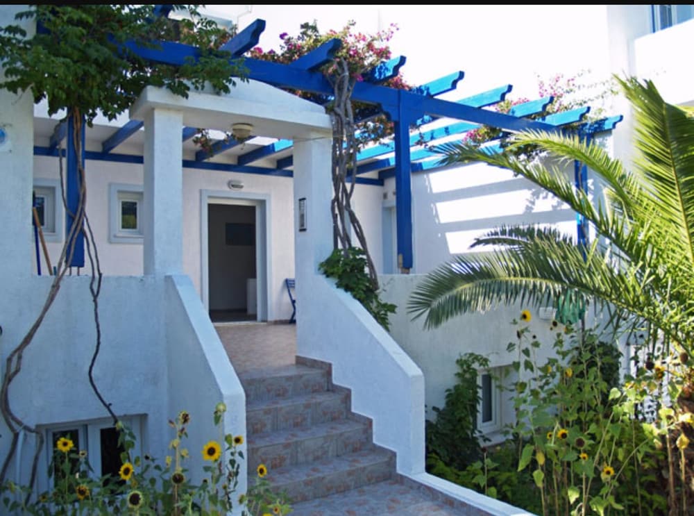 Anna Zisimos Rooms