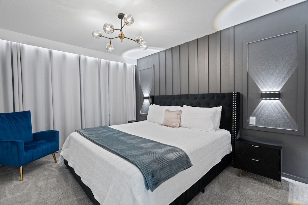 Chic 6 Bedroom Solara Home Pool and Themed Rooms