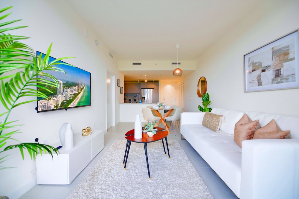 Downtown Doral Condo w-Free Parking