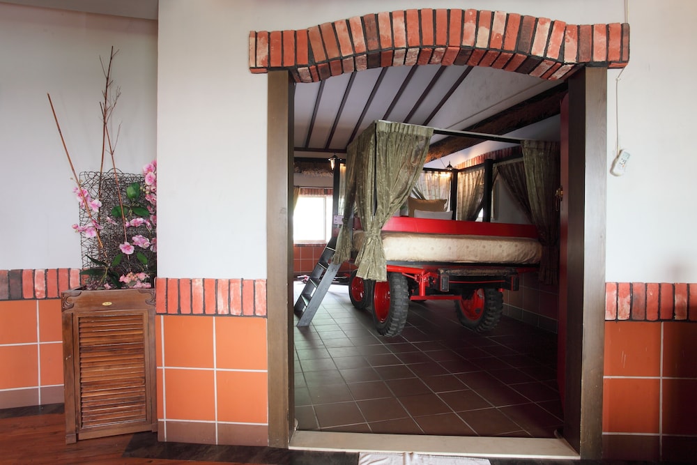 Regale Villa Hotel