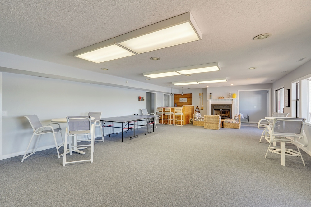 Pet-friendly Condo w/ Pool Access in Osage Beach