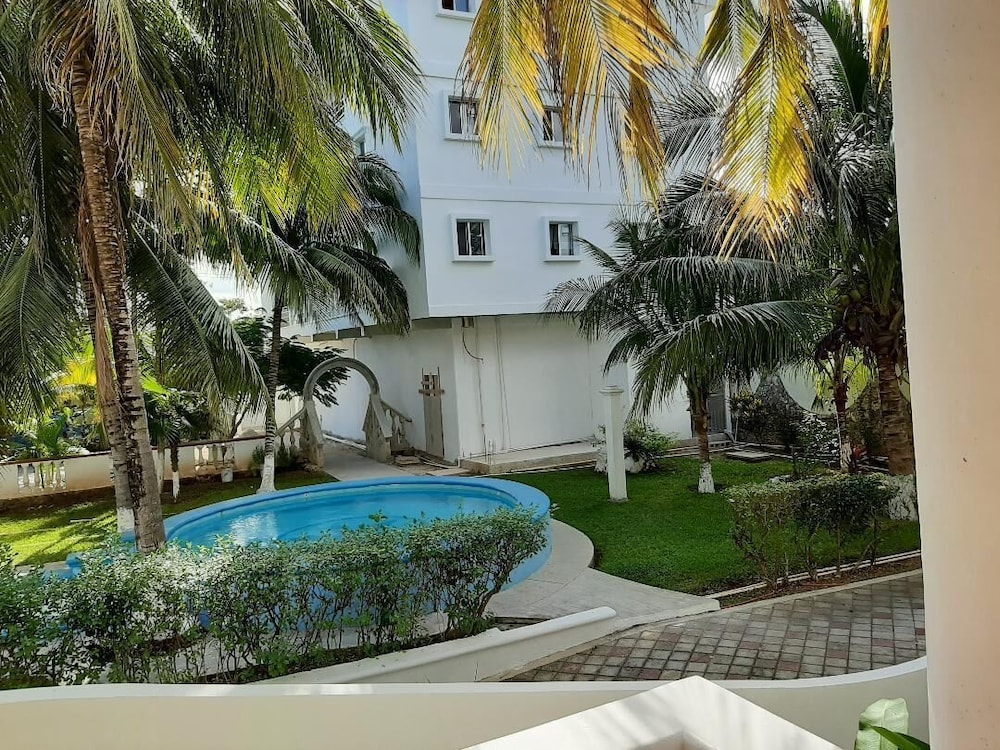 Jerusalem of Cancun Pansion Apts.
