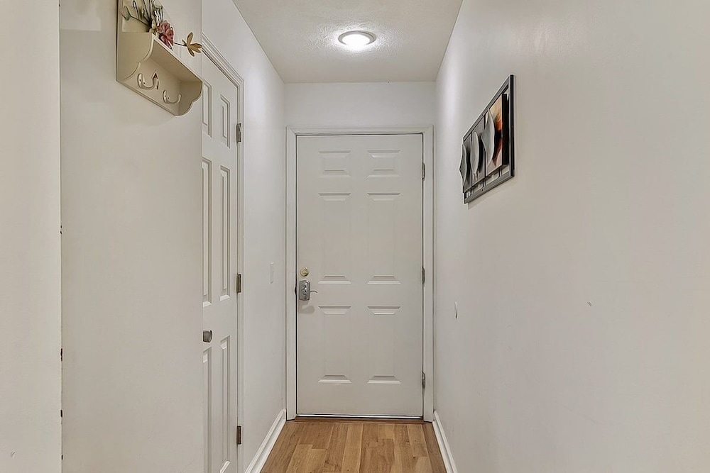 River Oaks 33f 2 Bedroom Condo